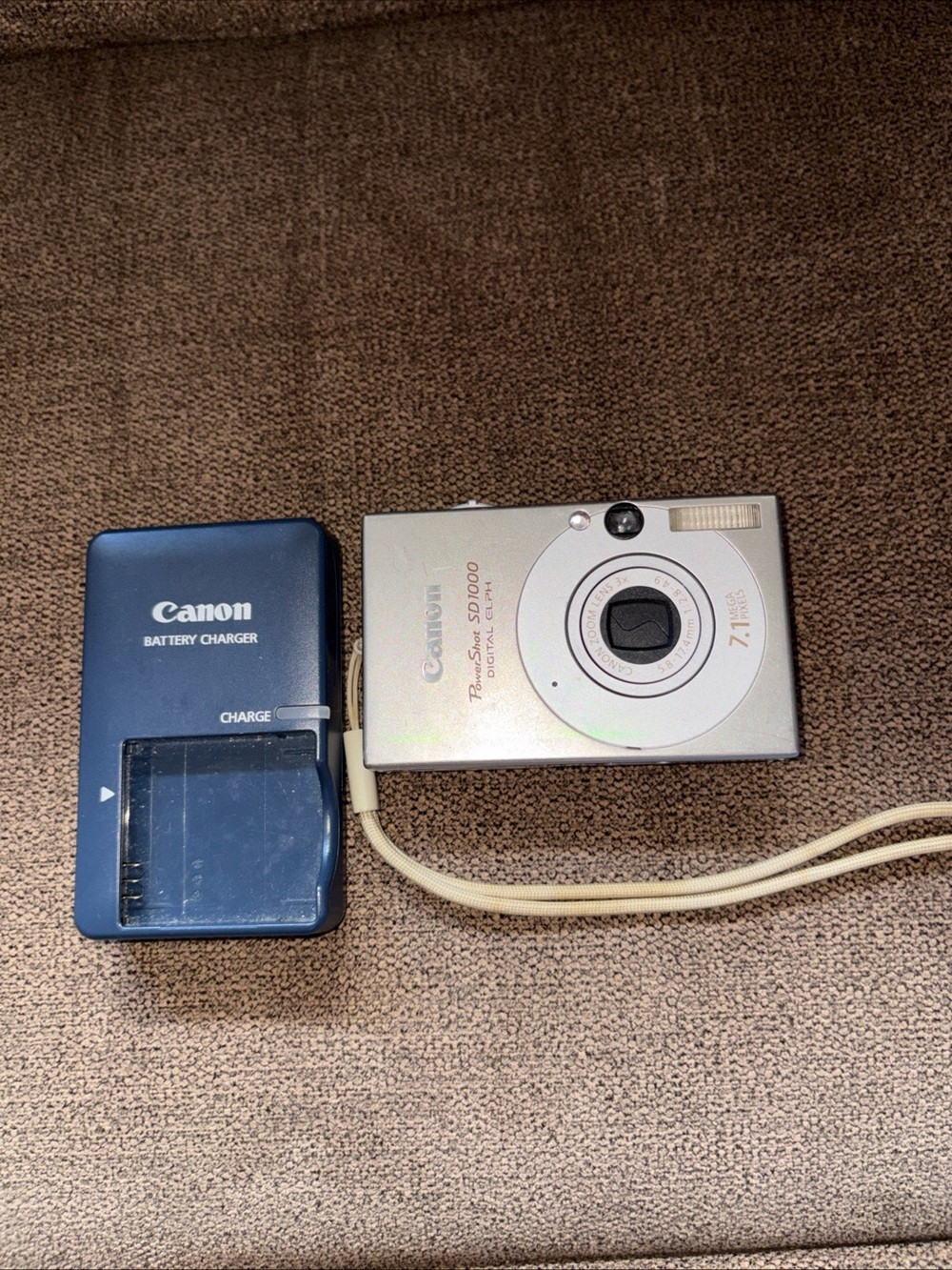 Canon PowerShot SD1000 Digital ELPH 7.1MP Camera Silver W/card & Charger Tested
